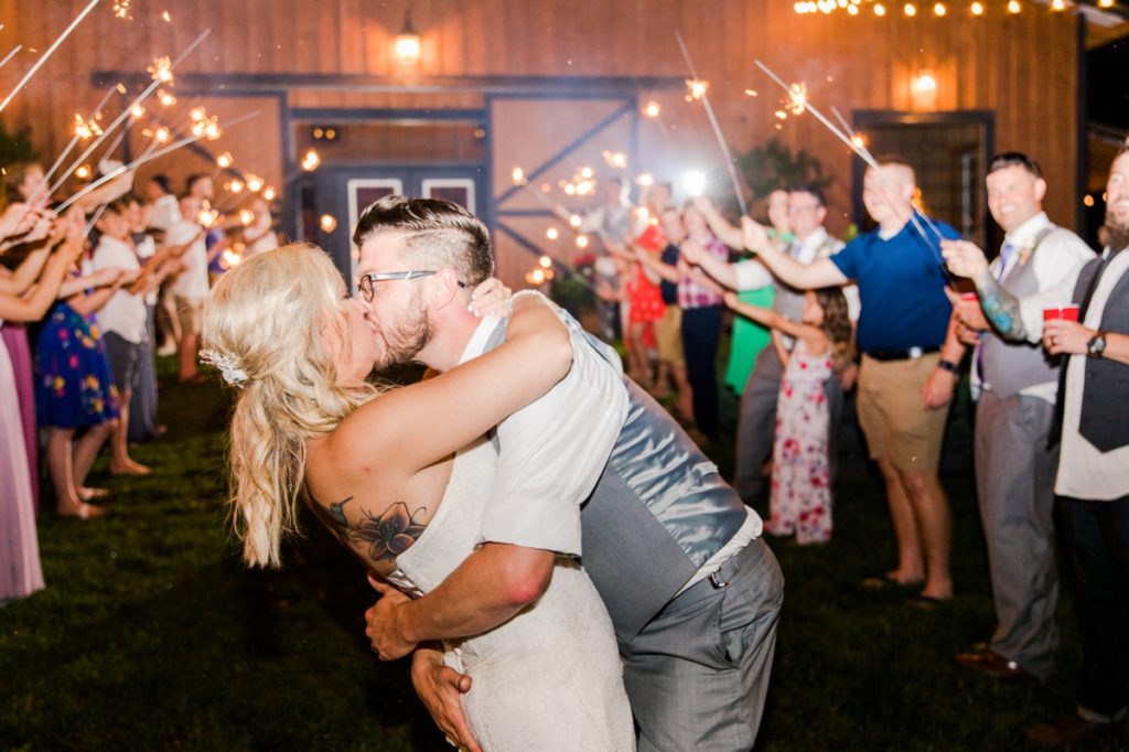 How late should your photographers stay at the reception? Here's some honest wedding photographers' tips!